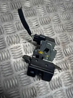 Fecho de porta-malas Hyundai OE 812303Z000 - Usado