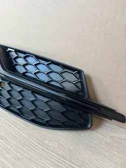 AUDI A3 8V S-LINE Stoßstangen-Grill Rechts Vorne 8V3807682G