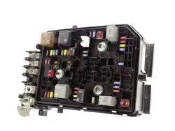 Boîte à fusibles OEM 39158957 pour Opel Astra V