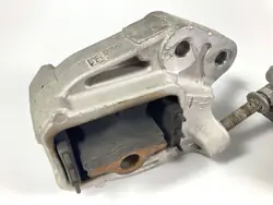 Moottorin kiinnike OEM 05038872AB Ram 1500 TRX:lle