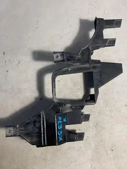 Oikean ajovalon kiinnike OEM 161698 BMW 7 E65/E66
