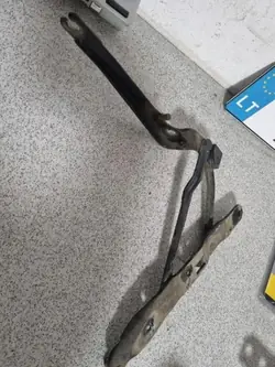 Vänster motorhuveskarv OEM 8221196 för BMW 7 E38 2.8L