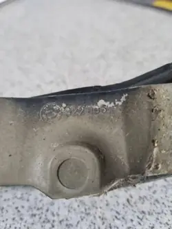 Charnière capot gauche OEM 8221196 pour BMW 7 E38 2.8L