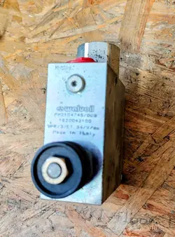 3-Way Flow Regulator VPR/3/ET 34/V/AC Walvoil 1620042100