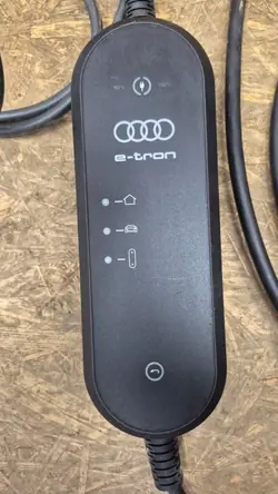 Câble de charge Audi Q8 e-tron OEM 8V4971675AS
