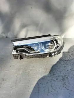 Farol esquerdo BMW 5 G30 G31 7214961
