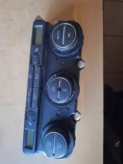 Ilmastointipaneeli 3C0907044CS VW Passat B6:lle