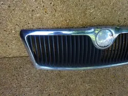 Frontstoßstange Grill SKODA OCTAVIA II VRS 1Z0853668