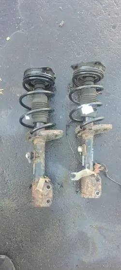 Vorderer Stoßdämpfer OEM 7102308 Renault Modus 1.5 DCI