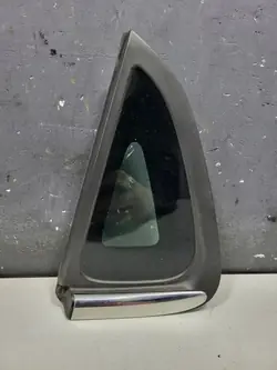 Vitre Triangle Arrière Gauche Renault Clio IV OEM 833067235R