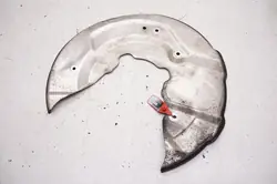 Proteção de disco de freio dianteiro direito Volvo S60 III V60 II