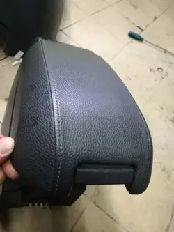 Volvo XC90 I Lift keskikyynärnoja OEM osa