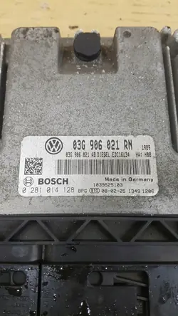 Moottoritietokone OEM 03G906021RN VW Touranille