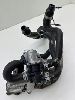 VOLVO V90 Lisävesipumppu ja jäähdyttimen letkusetti