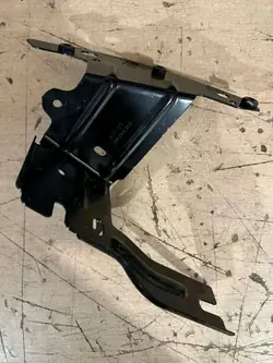 Support d'aile gauche Peugeot 2008 II OEM 9830876880