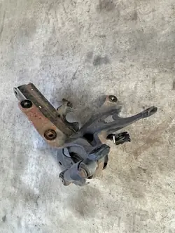 Mercedes Actros Kabinenkipphalterung OEM A9613102258