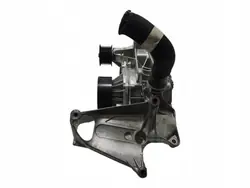 Vesipumpun Kiinnike OEM 9845234 BMW 2 Active Tourerille