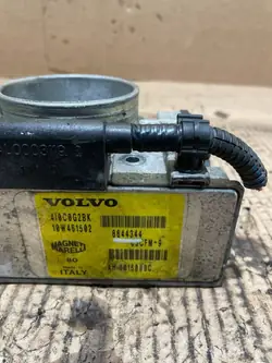 Corps de papillon Volvo OE 8644344 d'occasion