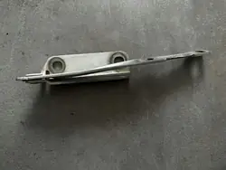 Bisagra de capó derecha Dacia Duster I Lift 654007102R