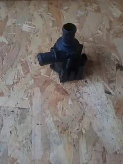 Bomba de água Audi OEM 06H121601M para motores TDI