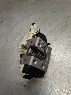 Bakre vänstra dörrlås MERCEDES-BENZ C (W204) A2047301335