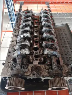 Cylinderhuvud Renault Espace IV 2.2 DCI 8200005876