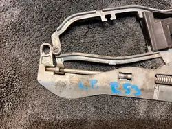 Soporte de manija de puerta BMW X5 E53 delantero izquierdo OEM 51218243615