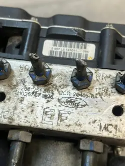 Pompe ABS OEM CC11-2C405-BA pour Ford Transit Fourgon
