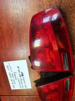 AUDI A4 B7 Berline Lampe Arrière Gauche 8E5945095