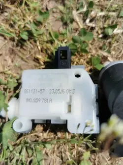 Volkswagen Skoda Klappenverriegelungsaktuator OEM 1M0959781A