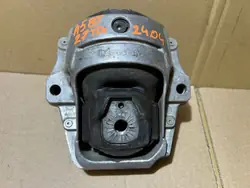 AUDI A5 8T 2.7 TDI Moottorin kiinnike 8R0199381R