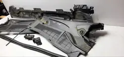 Övre Nedre Vindrutetätning OEM 7105031 Citroen