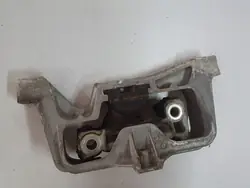 Moottorin kiinnike Mercedes-Benz A2462401717
