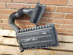 SEAT Luchtfilterhuis OEM 036129620H - Gebruikt