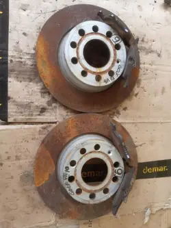 Bromsbelägg bak OEM 5Q0615601D Golf VII