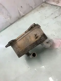 Öljysuodattimen kiinnike OEM 05L117021 SKODA KAROQ
