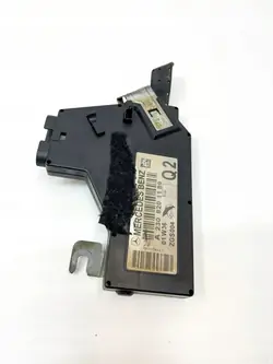 Mercedes-Benz antennförstärkare OEM 2308201189