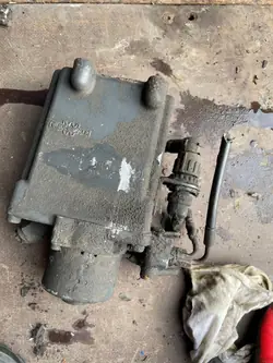 Mercedes Cab Lift Pump OEM 0015535101 - Used