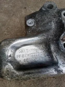 Audi A4 B7 Support de Roue Avant Droit 8E0407254E