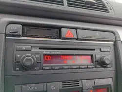 Radio Audi A4 B6 00-06 OEM MM-0303-55 Occasion