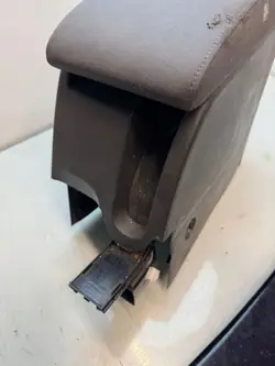 OEM 33122 Konsolin käsinoja VW Golf 5 Plus:lle