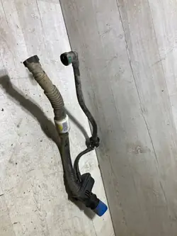 Tubo de llenado AdBlue Audi A3 S3 8V 2018 OEM 5Q0131965r