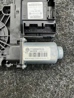 Fensterheber Motor vorne rechts Skoda Octavia II Lift 1T0959702S