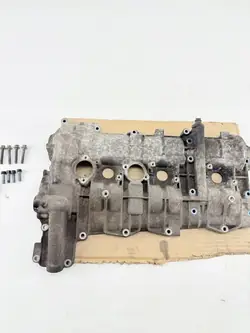 Couvercle de soupape Porsche Cayman 987 côté droit OEM 98710491400