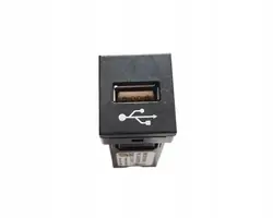 Enchufe USB Toyota C-HR OEM 86190F4040 - Usado