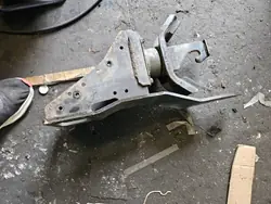 Kabinenhalterung rechts Nissan Cabstar - Gebraucht