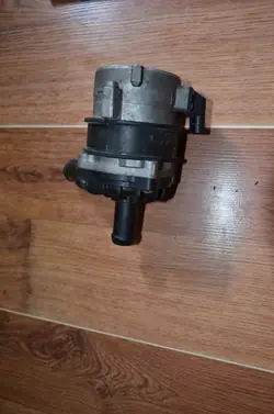 Extra vattenpump Audi Skoda VW Seat 4F0965567