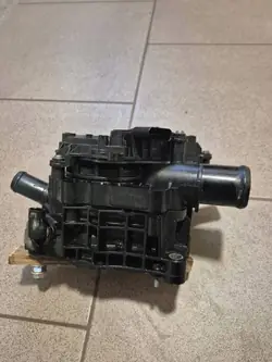 Carcaça termostato OEM 25690-2U000 para Kia Ceed