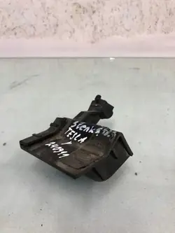 Tesla Model S drempelbevestiging OEM 155537600C - Gebruikt