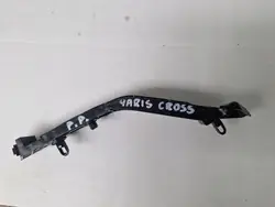 Deslizamento do para-choque dianteiro esquerdo Toyota Yaris Cross